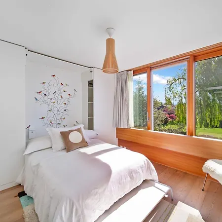 Serenity Sustainable Luxury Retreat By Guestlee Preverenges