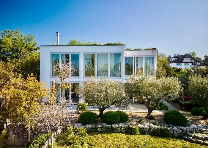 Serenity Sustainable Luxury Retreat By Guestlee Willa